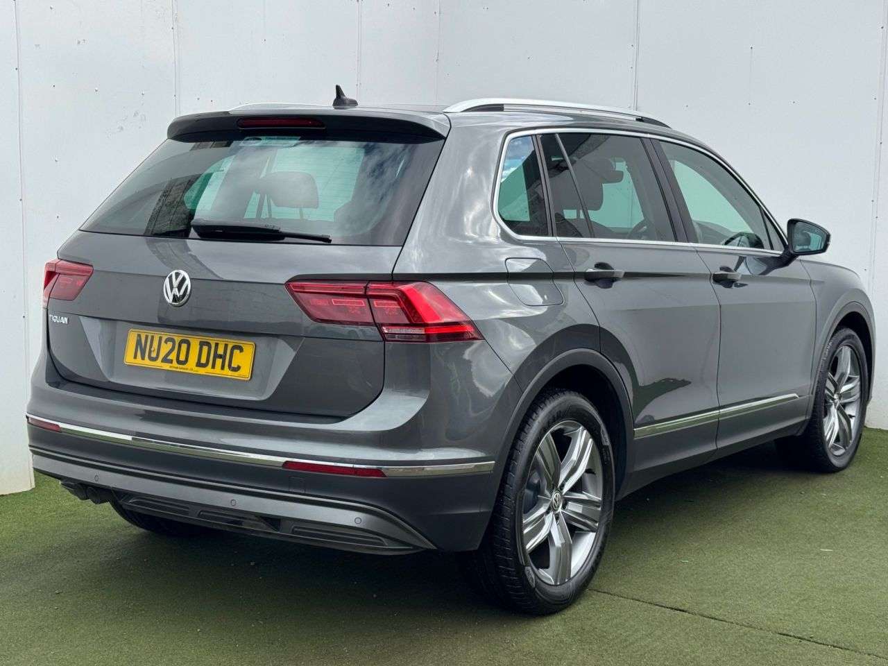 A 2020 VOLKSWAGEN TIGUAN 2.0 TDI SEL SUV 5dr Diesel DSG 4Motion Euro 6 (s/s) (150 ps) A 2020 VOLKSWAGEN TIGUAN 2.0 TDI SEL SUV 5dr Diesel DSG 4Motion Euro 6 (s/s) (150 ps)