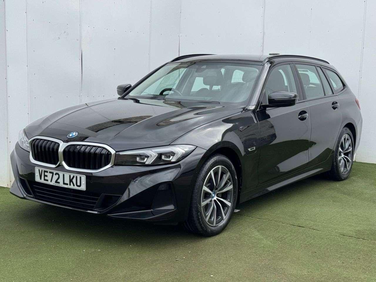 A 2023 BMW 3 SERIES 2.0 330e 12kWh Sport Touring 5dr Petrol Plug-in Hybrid Auto Euro 6 (s/s) (2 A 2023 BMW 3 SERIES 2.0 330e 12kWh Sport Touring 5dr Petrol Plug-in Hybrid Auto Euro 6 (s/s) (2