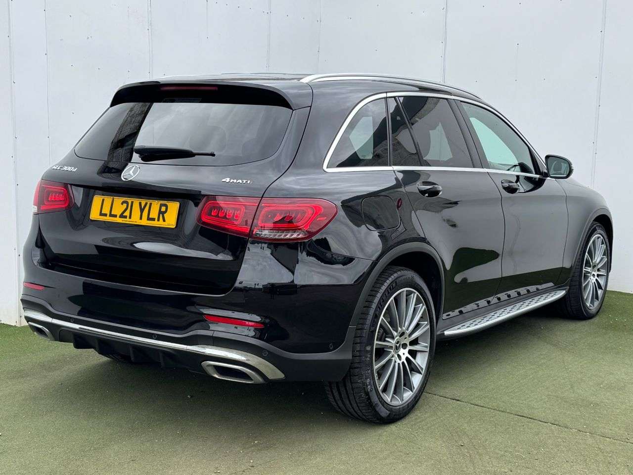 A 2021 MERCEDES-BENZ GLC 2.0 GLC300d AMG Line (Premium) SUV 5dr Diesel G-Tronic+ 4MATIC Euro 6 (s/s) A 2021 MERCEDES-BENZ GLC 2.0 GLC300d AMG Line (Premium) SUV 5dr Diesel G-Tronic+ 4MATIC Euro 6 (s/s)