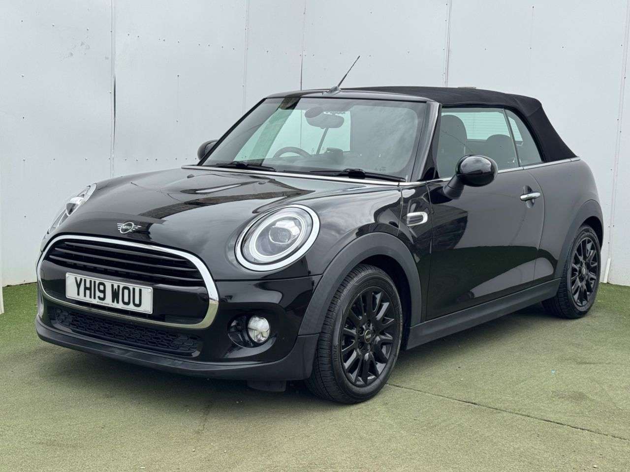 A 2019 MINI CONVERTIBLE 1.5 Cooper Classic Convertible 2dr Petrol Manual Euro 6 (s/s) (136 ps) A 2019 MINI CONVERTIBLE 1.5 Cooper Classic Convertible 2dr Petrol Manual Euro 6 (s/s) (136 ps)