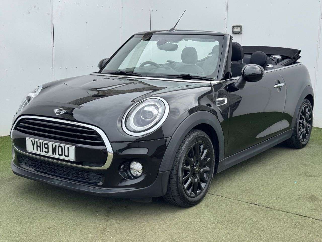 A 2019 MINI CONVERTIBLE 1.5 Cooper Classic Convertible 2dr Petrol Manual Euro 6 (s/s) (136 ps) A 2019 MINI CONVERTIBLE 1.5 Cooper Classic Convertible 2dr Petrol Manual Euro 6 (s/s) (136 ps)