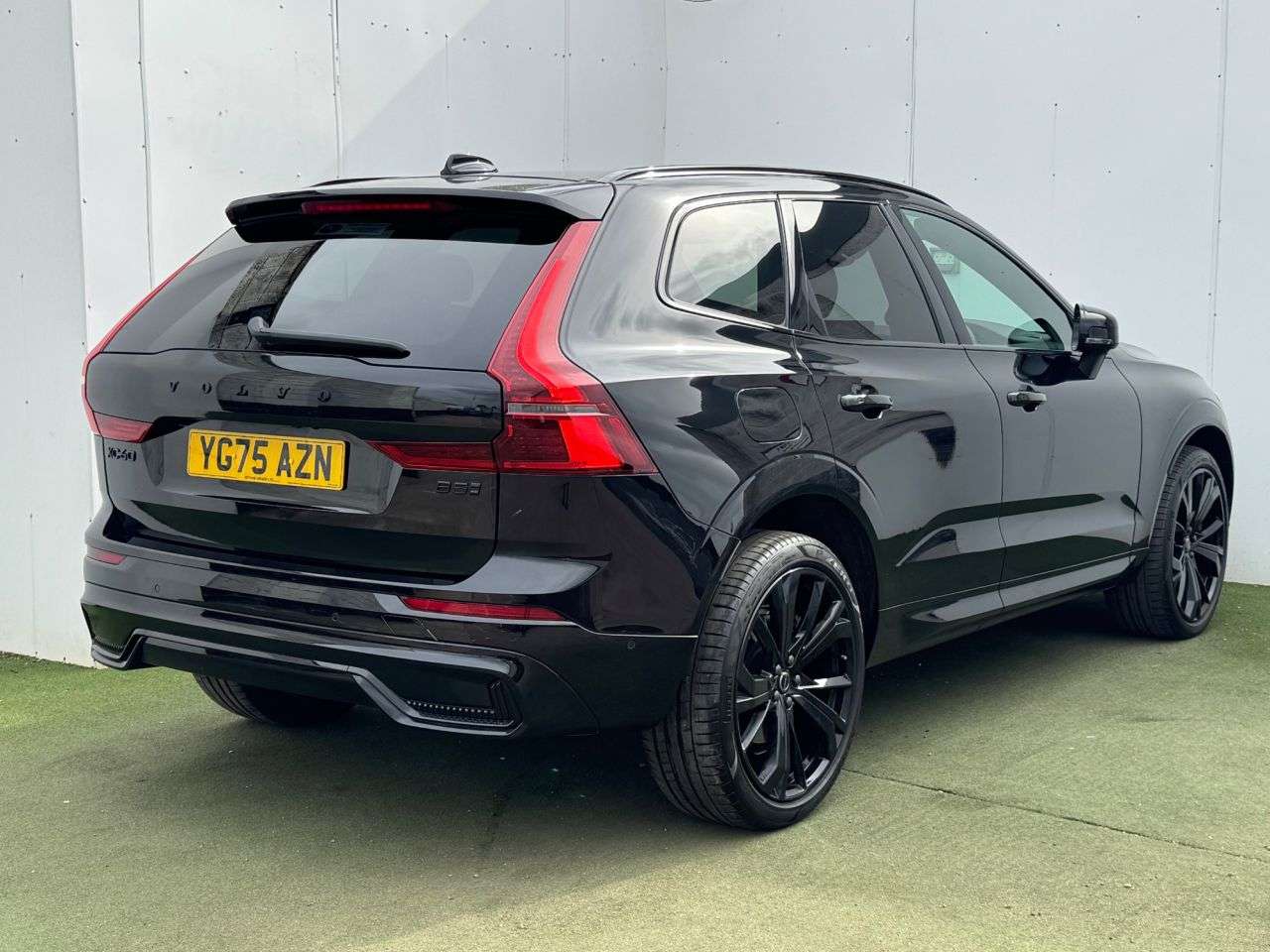 A 2025 VOLVO XC60 2.0 B5 MHEV Plus Black Edition SUV 5dr Petrol Hybrid Auto AWD Euro 6 (s/s) A 2025 VOLVO XC60 2.0 B5 MHEV Plus Black Edition SUV 5dr Petrol Hybrid Auto AWD Euro 6 (s/s)