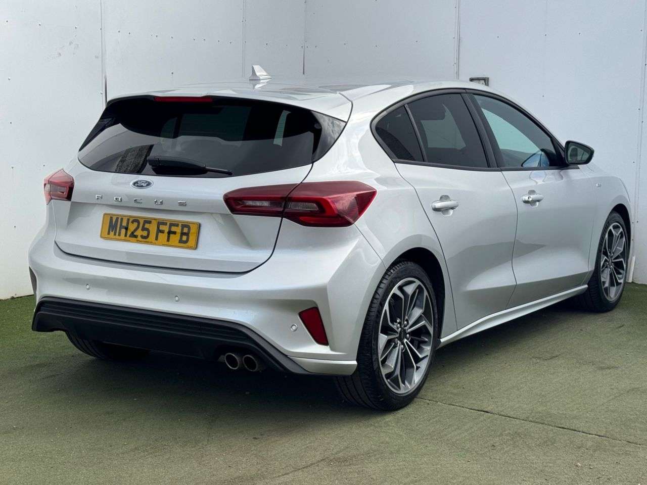 A 2025 FORD FOCUS 1.0T EcoBoost MHEV ST-Line X Hatchback 5dr Petrol Hybrid DCT Euro 6 (s/s) ( A 2025 FORD FOCUS 1.0T EcoBoost MHEV ST-Line X Hatchback 5dr Petrol Hybrid DCT Euro 6 (s/s) (