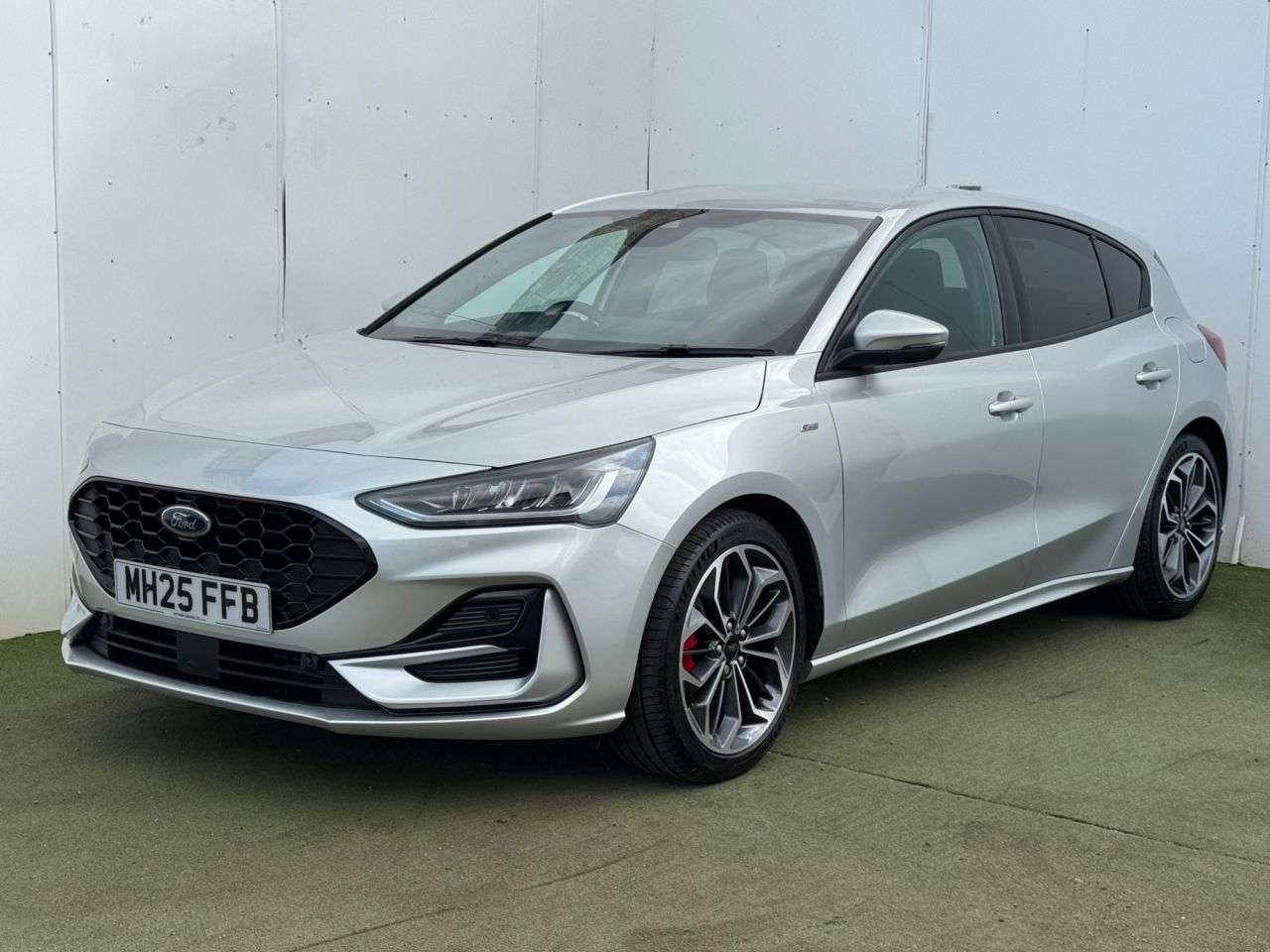 A 2025 FORD FOCUS 1.0T EcoBoost MHEV ST-Line X Hatchback 5dr Petrol Hybrid DCT Euro 6 (s/s) ( A 2025 FORD FOCUS 1.0T EcoBoost MHEV ST-Line X Hatchback 5dr Petrol Hybrid DCT Euro 6 (s/s) (