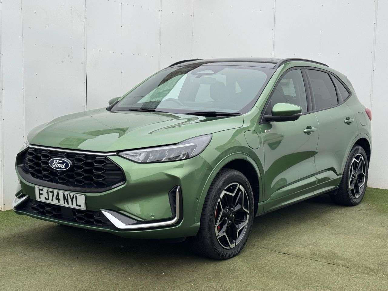 A 2024 FORD KUGA 2.5 Duratec 14.4kWh ST-Line X SUV 5dr Petrol Plug-in Hybrid CVT Euro 6 (s/s A 2024 FORD KUGA 2.5 Duratec 14.4kWh ST-Line X SUV 5dr Petrol Plug-in Hybrid CVT Euro 6 (s/s