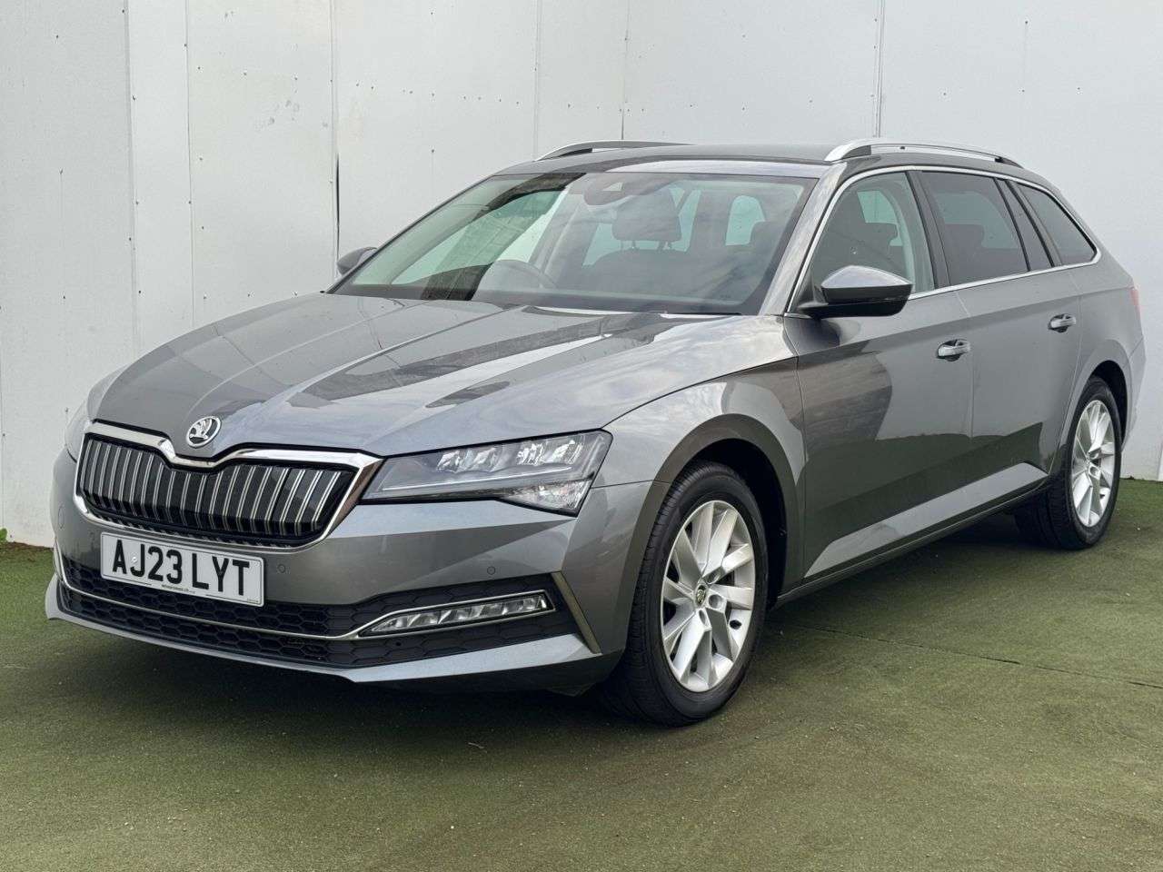A 2023 SKODA SUPERB 1.4 TSI iV 13kWh SE Technology Estate 5dr Petrol Plug-in Hybrid DSG Euro 6 A 2023 SKODA SUPERB 1.4 TSI iV 13kWh SE Technology Estate 5dr Petrol Plug-in Hybrid DSG Euro 6