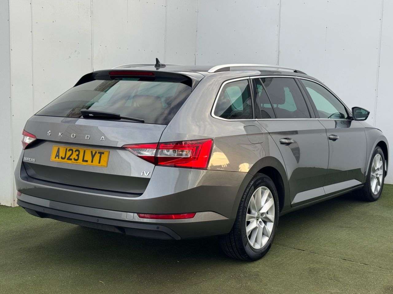 A 2023 SKODA SUPERB 1.4 TSI iV 13kWh SE Technology Estate 5dr Petrol Plug-in Hybrid DSG Euro 6 A 2023 SKODA SUPERB 1.4 TSI iV 13kWh SE Technology Estate 5dr Petrol Plug-in Hybrid DSG Euro 6