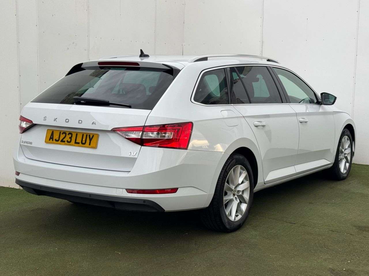 A 2023 SKODA SUPERB 1.4 TSI iV 13kWh SE Technology Estate 5dr Petrol Plug-in Hybrid DSG Euro 6 A 2023 SKODA SUPERB 1.4 TSI iV 13kWh SE Technology Estate 5dr Petrol Plug-in Hybrid DSG Euro 6