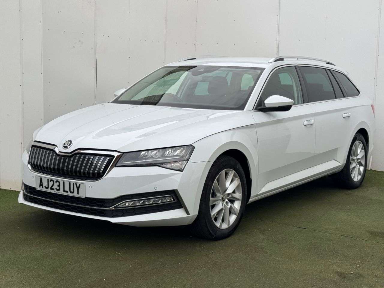 A 2023 SKODA SUPERB 1.4 TSI iV 13kWh SE Technology Estate 5dr Petrol Plug-in Hybrid DSG Euro 6 A 2023 SKODA SUPERB 1.4 TSI iV 13kWh SE Technology Estate 5dr Petrol Plug-in Hybrid DSG Euro 6