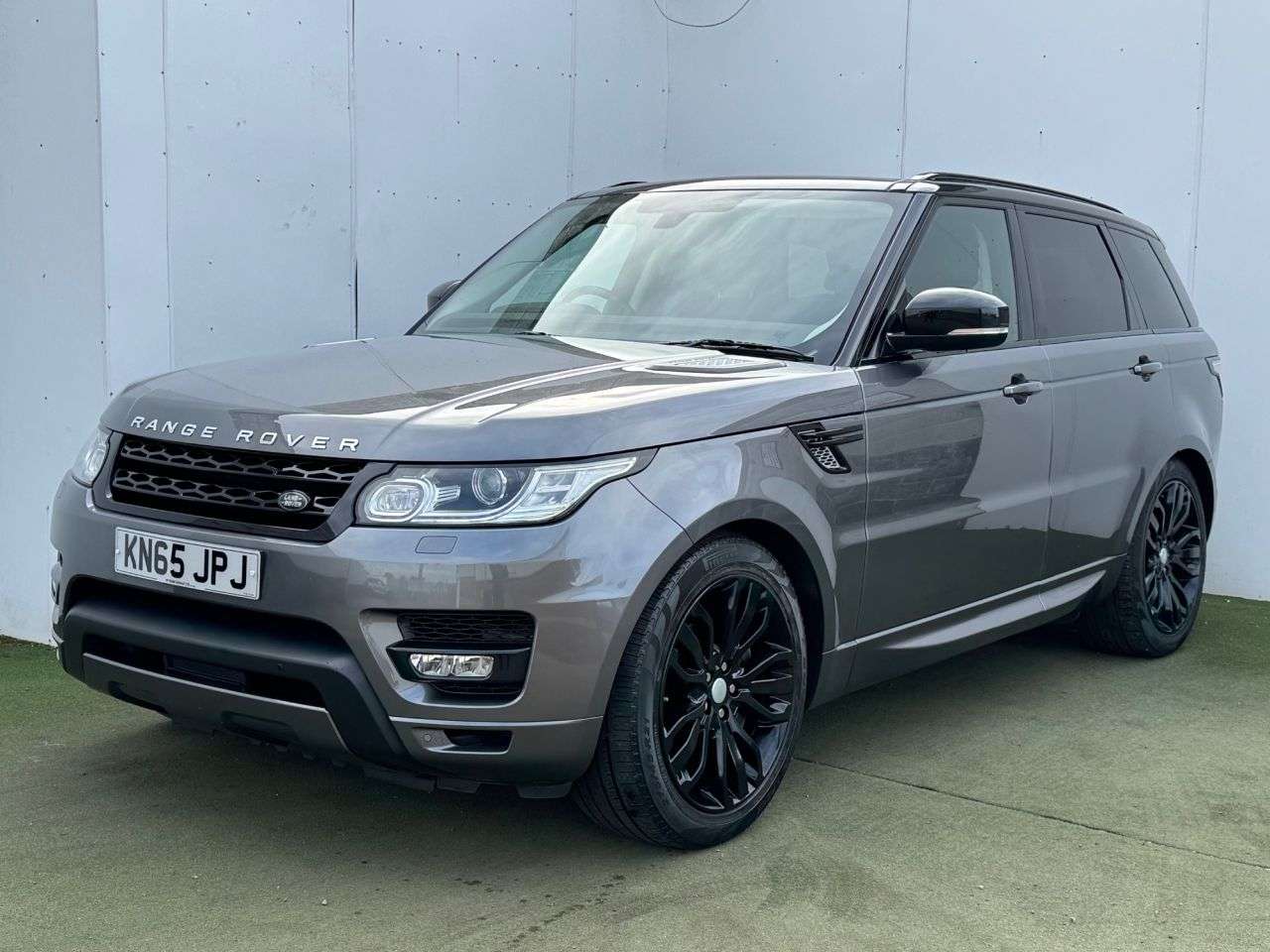 A 2015 LAND ROVER RANGE ROVER SPORT 3.0 SD V6 HSE Dynamic SUV 5dr Diesel Auto 4WD Euro 6 (s/s) (306 ps) A 2015 LAND ROVER RANGE ROVER SPORT 3.0 SD V6 HSE Dynamic SUV 5dr Diesel Auto 4WD Euro 6 (s/s) (306 ps)