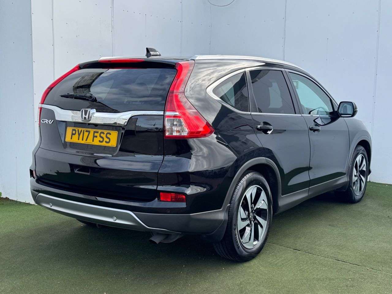 A 2017 HONDA CR-V 1.6 i-DTEC SR SUV 5dr Diesel Manual Euro 6 (s/s) (120 ps) A 2017 HONDA CR-V 1.6 i-DTEC SR SUV 5dr Diesel Manual Euro 6 (s/s) (120 ps)