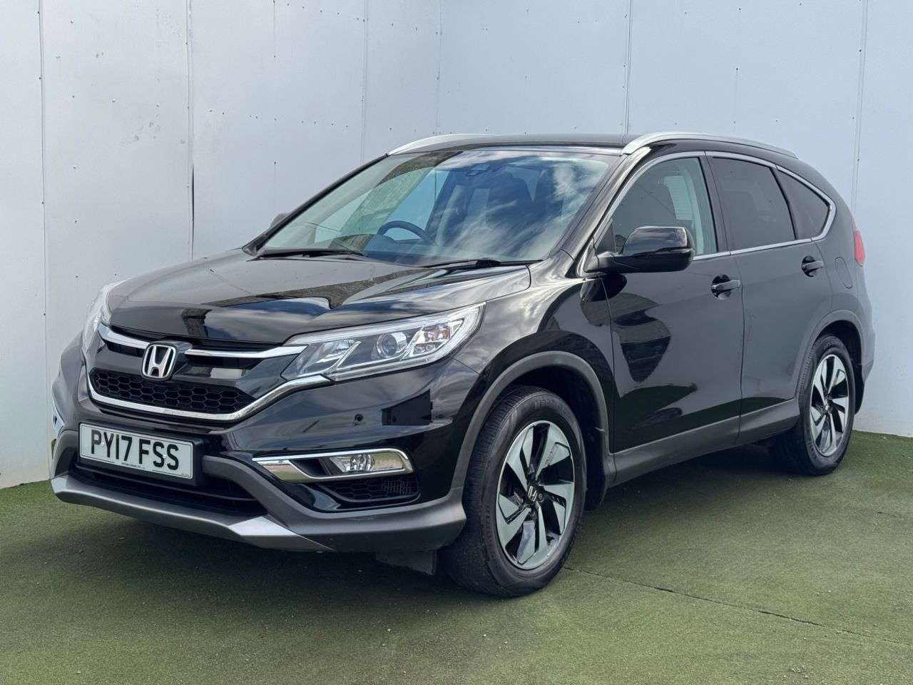 A 2017 HONDA CR-V 1.6 i-DTEC SR SUV 5dr Diesel Manual Euro 6 (s/s) (120 ps) A 2017 HONDA CR-V 1.6 i-DTEC SR SUV 5dr Diesel Manual Euro 6 (s/s) (120 ps)