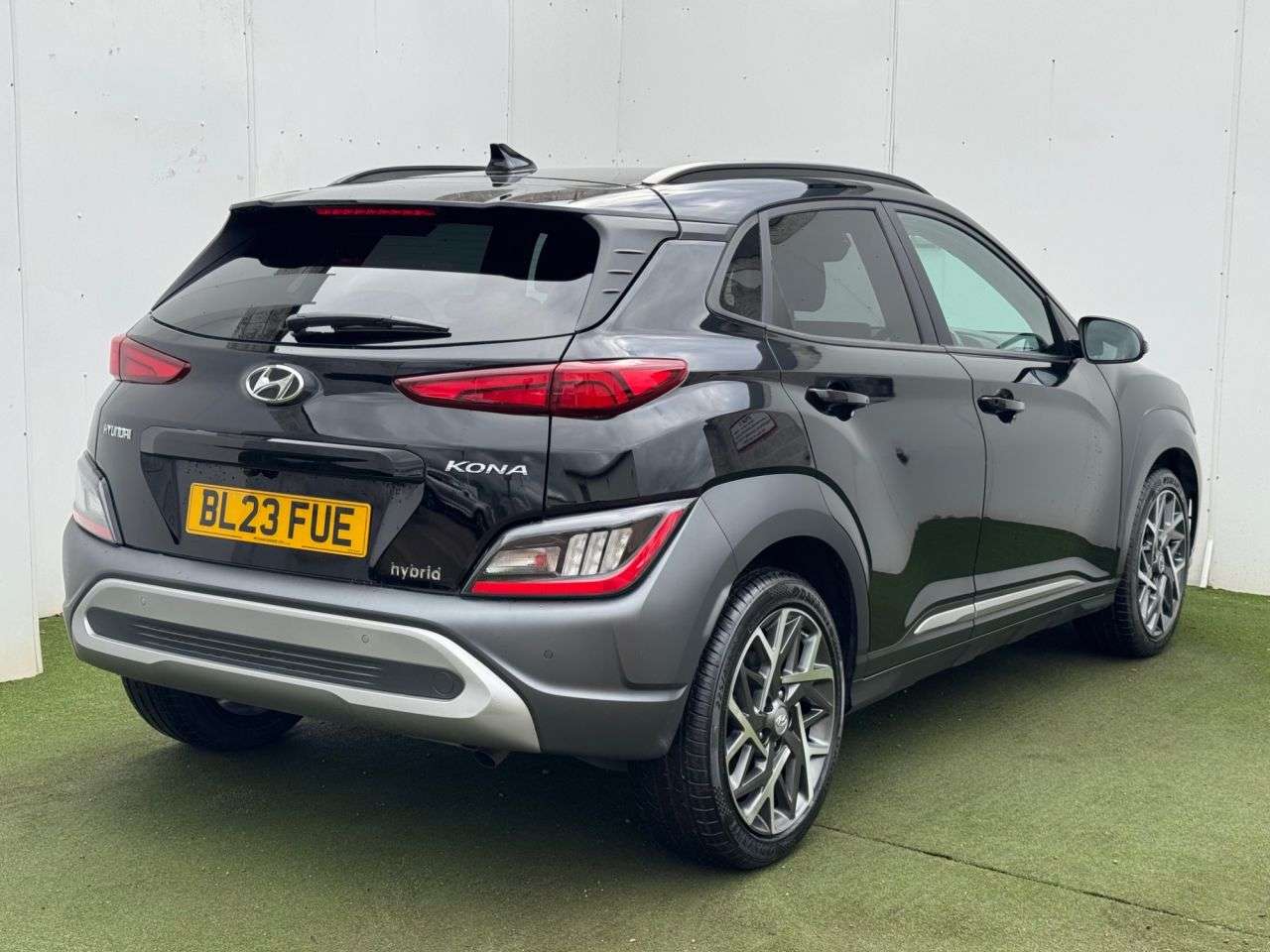 A 2023 HYUNDAI KONA 1.6 h-GDi Premium SUV 5dr Petrol Hybrid DCT Euro 6 (s/s) (141 ps) A 2023 HYUNDAI KONA 1.6 h-GDi Premium SUV 5dr Petrol Hybrid DCT Euro 6 (s/s) (141 ps)