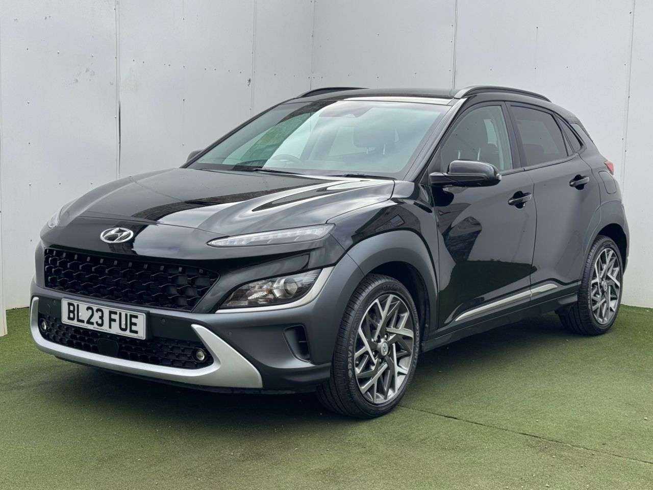 A 2023 HYUNDAI KONA 1.6 h-GDi Premium SUV 5dr Petrol Hybrid DCT Euro 6 (s/s) (141 ps) A 2023 HYUNDAI KONA 1.6 h-GDi Premium SUV 5dr Petrol Hybrid DCT Euro 6 (s/s) (141 ps)
