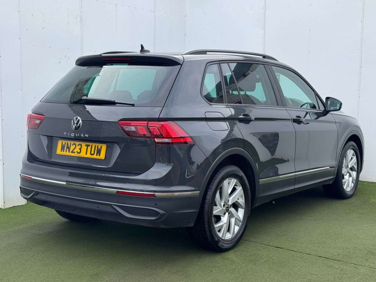 A 2023 VOLKSWAGEN TIGUAN 1.5 TSI Life SUV 5dr Petrol Manual Euro 6 (s/s) (150 ps) A 2023 VOLKSWAGEN TIGUAN 1.5 TSI Life SUV 5dr Petrol Manual Euro 6 (s/s) (150 ps)