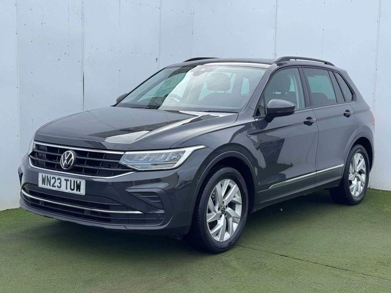 A 2023 VOLKSWAGEN TIGUAN 1.5 TSI Life SUV 5dr Petrol Manual Euro 6 (s/s) (150 ps) A 2023 VOLKSWAGEN TIGUAN 1.5 TSI Life SUV 5dr Petrol Manual Euro 6 (s/s) (150 ps)