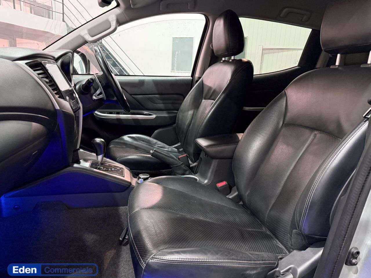 A 2020 MITSUBISHI L200 2.3 DI-D BARBARIAN DCB 5d AUTO 148 BHP OVER 200 VANS ON ONE SITE A 2020 MITSUBISHI L200 2.3 DI-D BARBARIAN DCB 5d AUTO 148 BHP OVER 200 VANS ON ONE SITE