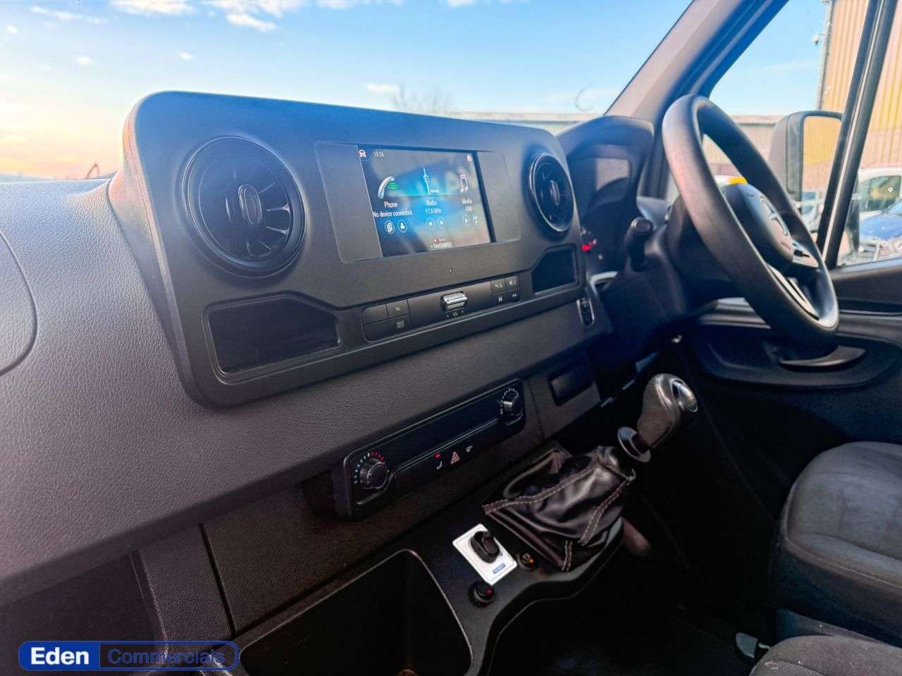 A 2021 MERCEDES-BENZ SPRINTER 2.0 315 CDI PROGRESSIVE 5d 148 BHP TM DROPSIDE WITH TAIL LIFT REVERSE CAMER A 2021 MERCEDES-BENZ SPRINTER 2.0 315 CDI PROGRESSIVE 5d 148 BHP TM DROPSIDE WITH TAIL LIFT REVERSE CAMER