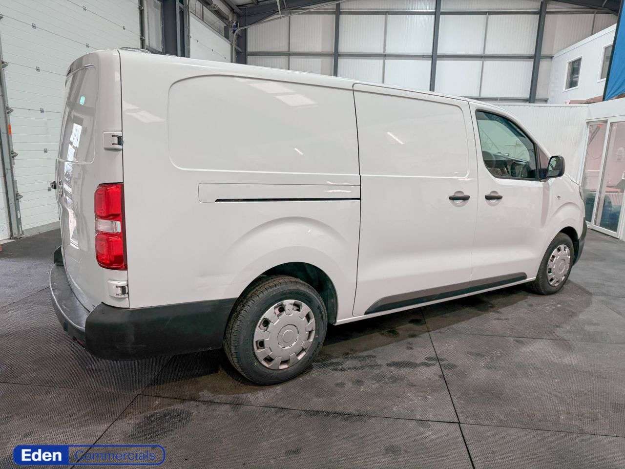 A 2022 VAUXHALL VIVARO 1.5 L2H1 F2900 DYNAMIC S/S 5d 101 BHP AIR CON + DAB + CRUISE A 2022 VAUXHALL VIVARO 1.5 L2H1 F2900 DYNAMIC S/S 5d 101 BHP AIR CON + DAB + CRUISE