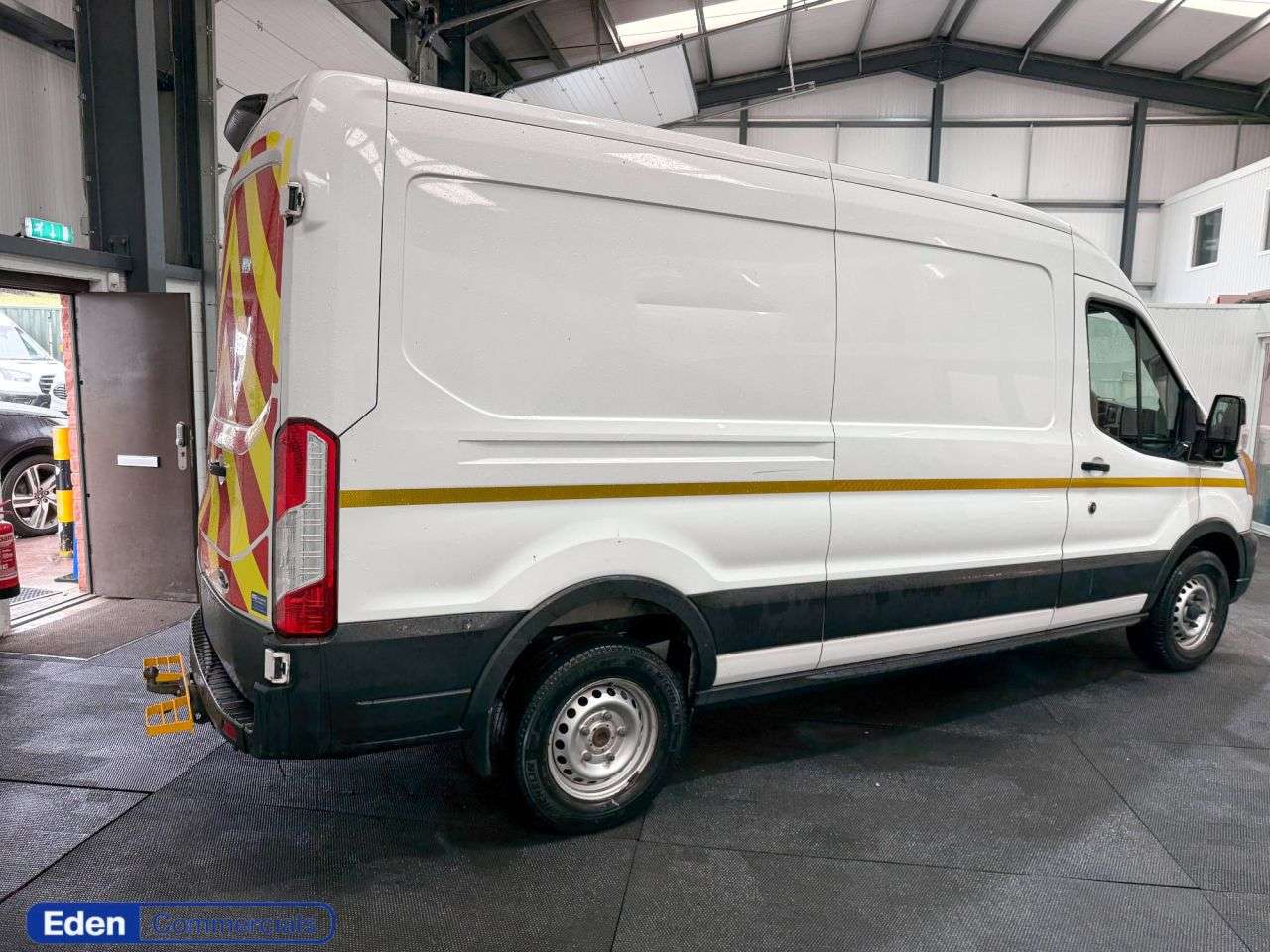 A 2021 FORD TRANSIT 2.0 350 LEADER P/V ECOBLUE 129 BHP * UTILITY * UTILTY + RACKING + CHAPTER 8 A 2021 FORD TRANSIT 2.0 350 LEADER P/V ECOBLUE 129 BHP * UTILITY * UTILTY + RACKING + CHAPTER 8
