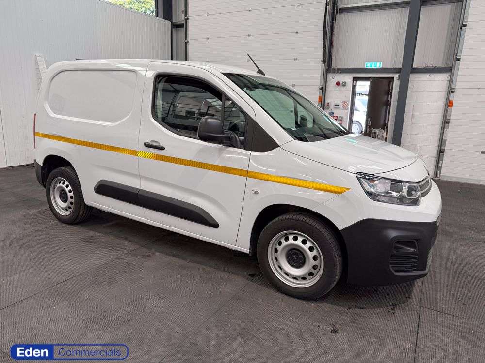 Check out this Citroen Berlingo 2023 Diesel Manual