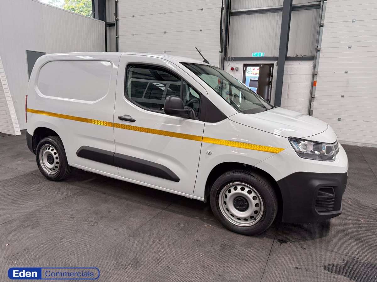 Check out this Citroen Berlingo 2023 Diesel Manual