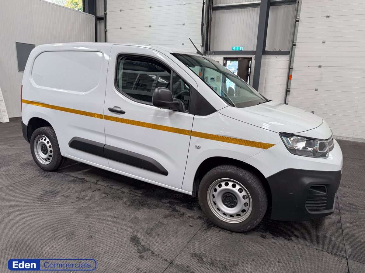 Check out this Citroen Berlingo 2023 Diesel Manual