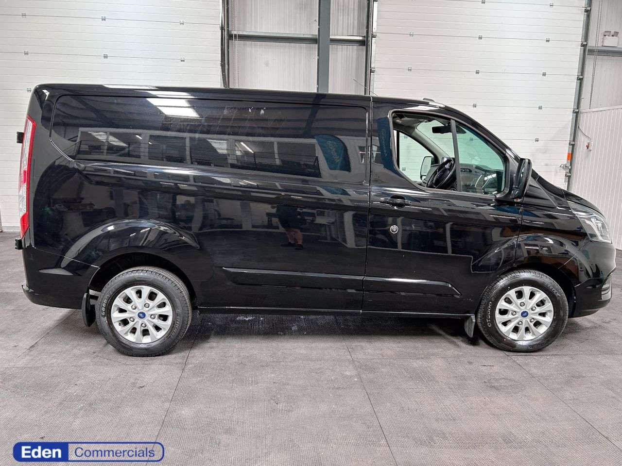A 2023 FORD TRANSIT CUSTOM 2.0 320 EcoBlue Limited Auto L1 H1 SIX SEATS + AIR CON A 2023 FORD TRANSIT CUSTOM 2.0 320 EcoBlue Limited Auto L1 H1 SIX SEATS + AIR CON