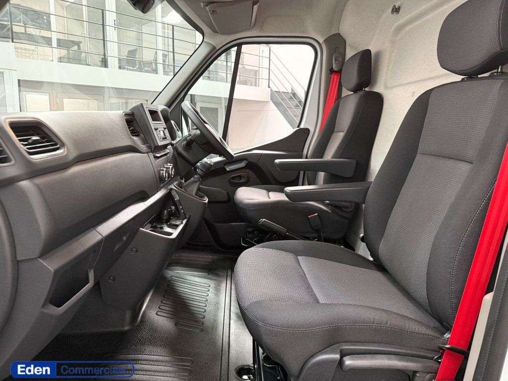 2025 RENAULT MASTER 2025 RENAULT MASTER