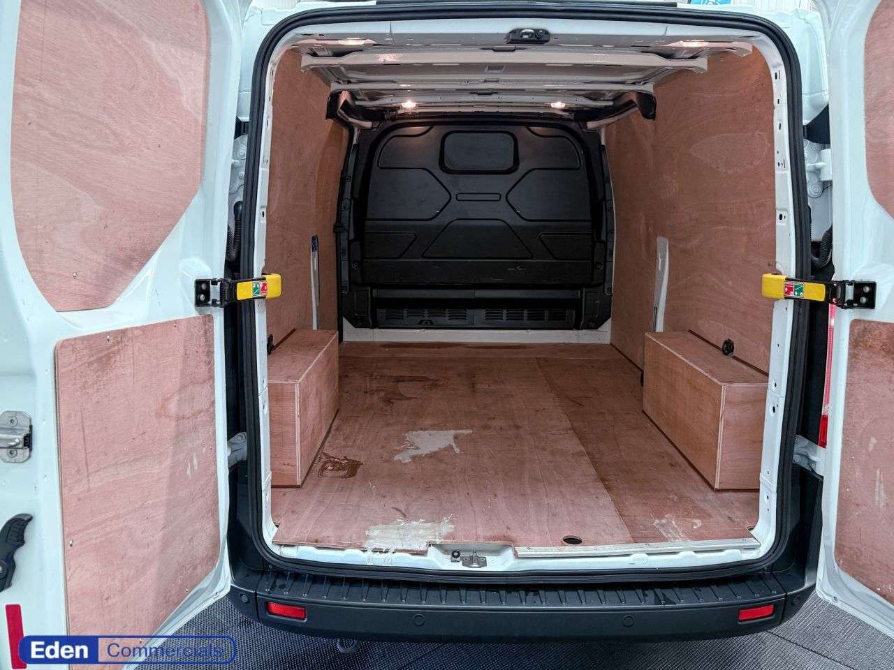 A 2023 FORD TRANSIT CUSTOM 2.0 300 EcoBlue Leader L2 H1 Euro 6 (130 ps) * AIR CON * FORD WARRANTY UNTI A 2023 FORD TRANSIT CUSTOM 2.0 300 EcoBlue Leader L2 H1 Euro 6 (130 ps) * AIR CON * FORD WARRANTY UNTI