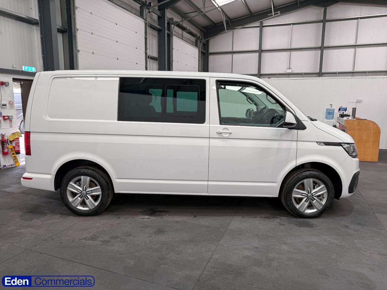 A 2025 VOLKSWAGEN TRANSPORTER 2.0 TDI T32 Highline Kombi Double Cab 5dr Diesel Manual FWD SWB Euro 6 (s/s A 2025 VOLKSWAGEN TRANSPORTER 2.0 TDI T32 Highline Kombi Double Cab 5dr Diesel Manual FWD SWB Euro 6 (s/s