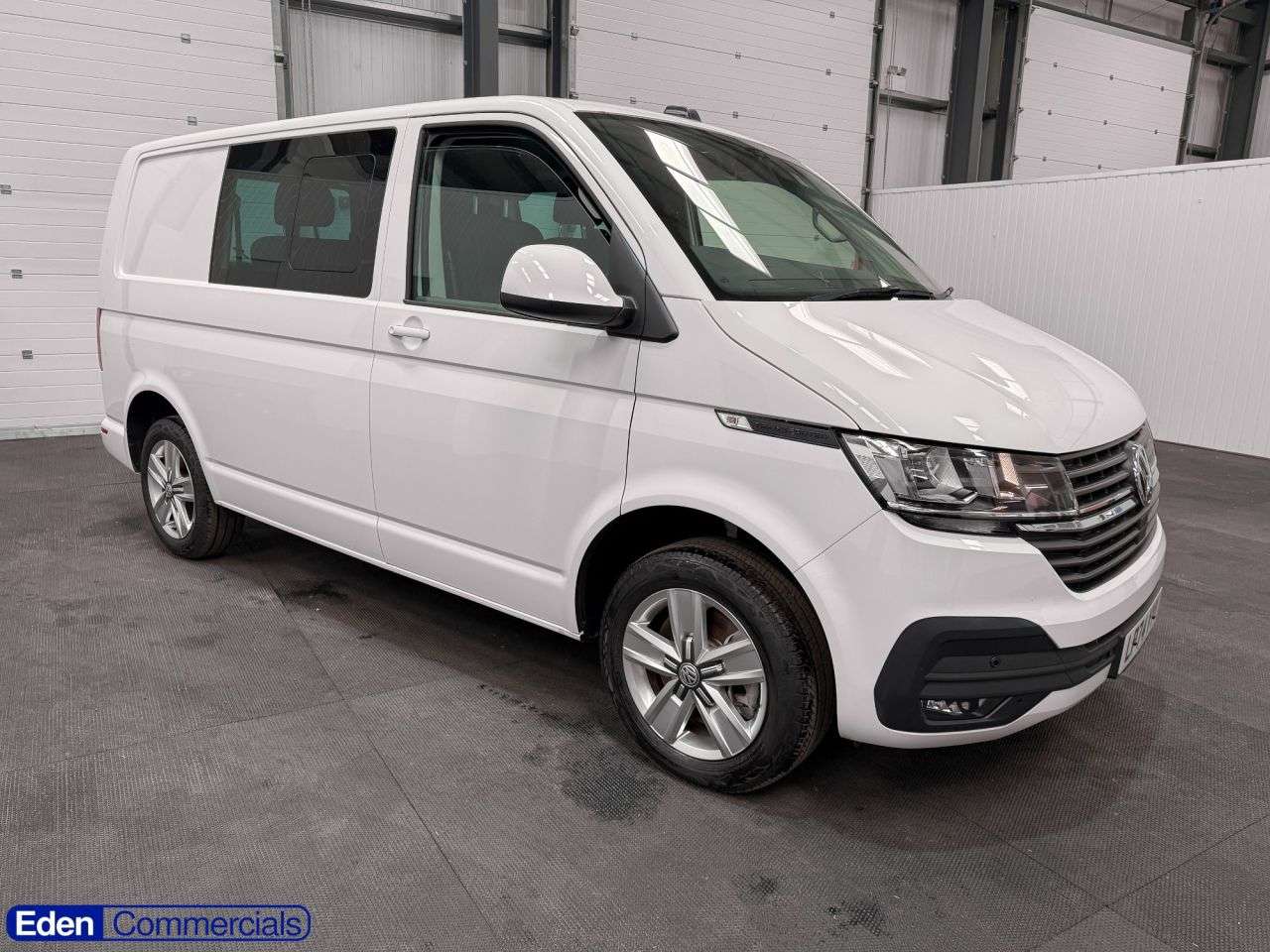 A 2025 VOLKSWAGEN TRANSPORTER 2.0 TDI T32 Highline Kombi Double Cab 5dr Diesel Manual FWD SWB Euro 6 (s/s A 2025 VOLKSWAGEN TRANSPORTER 2.0 TDI T32 Highline Kombi Double Cab 5dr Diesel Manual FWD SWB Euro 6 (s/s