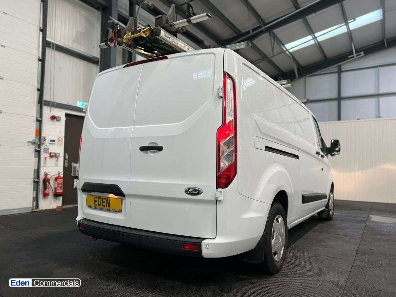 A 2019 FORD TRANSIT CUSTOM 2.0 300 EcoBlue Trend L2 H1 Euro 6 (105 ps) * AIR CON * MEDIA SCREEN - NEW A 2019 FORD TRANSIT CUSTOM 2.0 300 EcoBlue Trend L2 H1 Euro 6 (105 ps) * AIR CON * MEDIA SCREEN - NEW