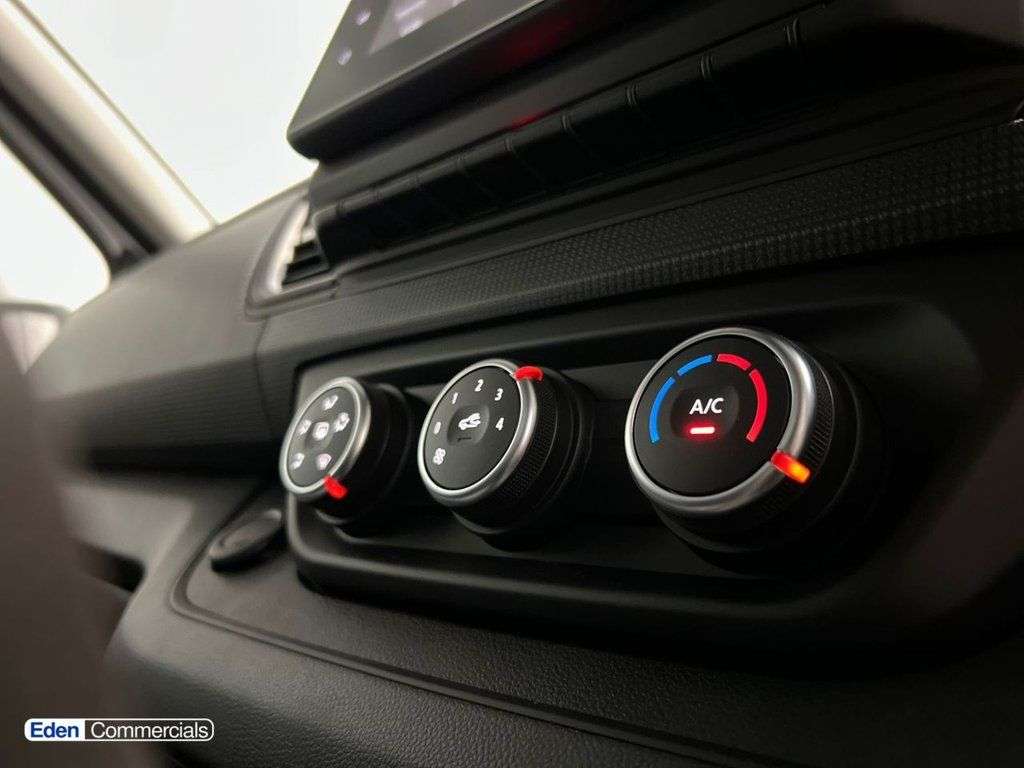 2025 RENAULT TRAFIC 2025 RENAULT TRAFIC