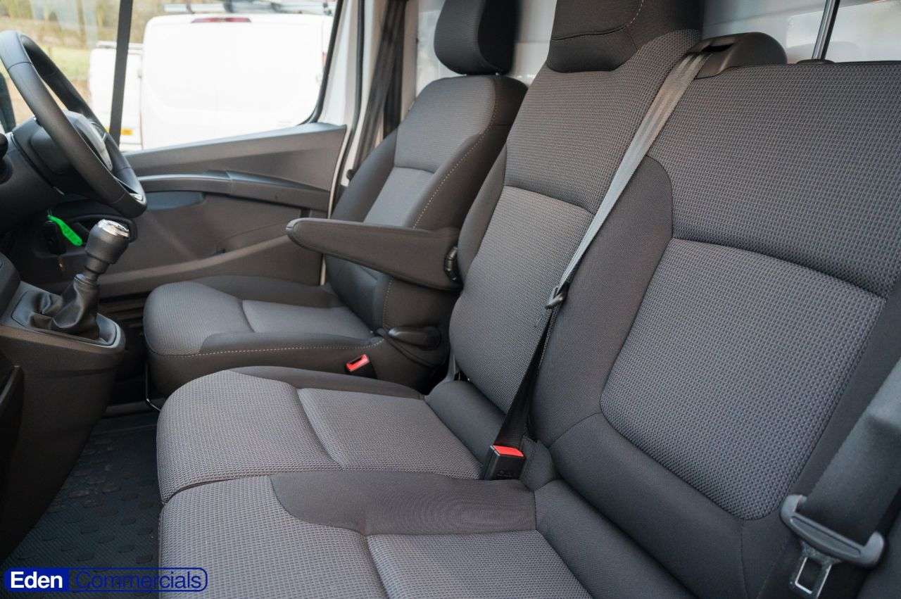 2025 RENAULT TRAFIC 2025 RENAULT TRAFIC
