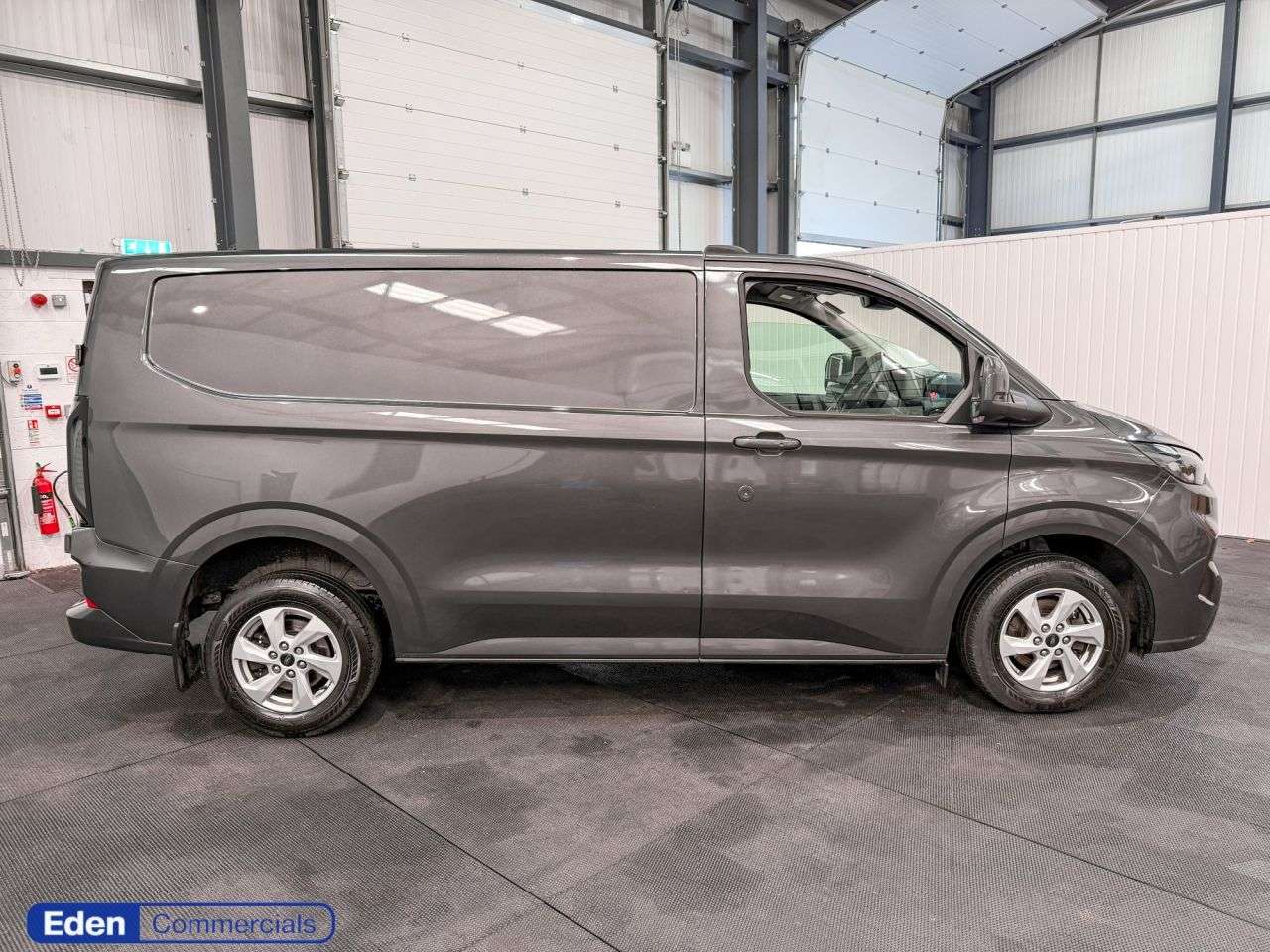 A 2024 FORD TRANSIT CUSTOM 2.0 300 EcoBlue Limited L1 H1 Euro 6 (s/s) (136 ps) FORD WARRANTY MARCH 202 A 2024 FORD TRANSIT CUSTOM 2.0 300 EcoBlue Limited L1 H1 Euro 6 (s/s) (136 ps) FORD WARRANTY MARCH 202