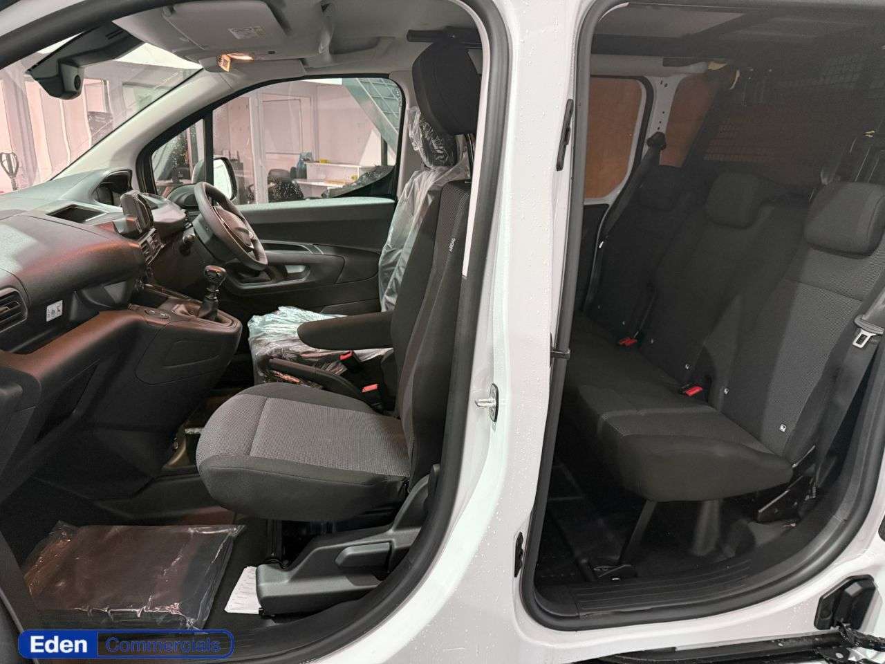 A 2025 PEUGEOT PARTNER 1.5 BlueHDi 850 Professional Long Crew Van Double Cab 5 Seat Crew Van LWB ( A 2025 PEUGEOT PARTNER 1.5 BlueHDi 850 Professional Long Crew Van Double Cab 5 Seat Crew Van LWB (