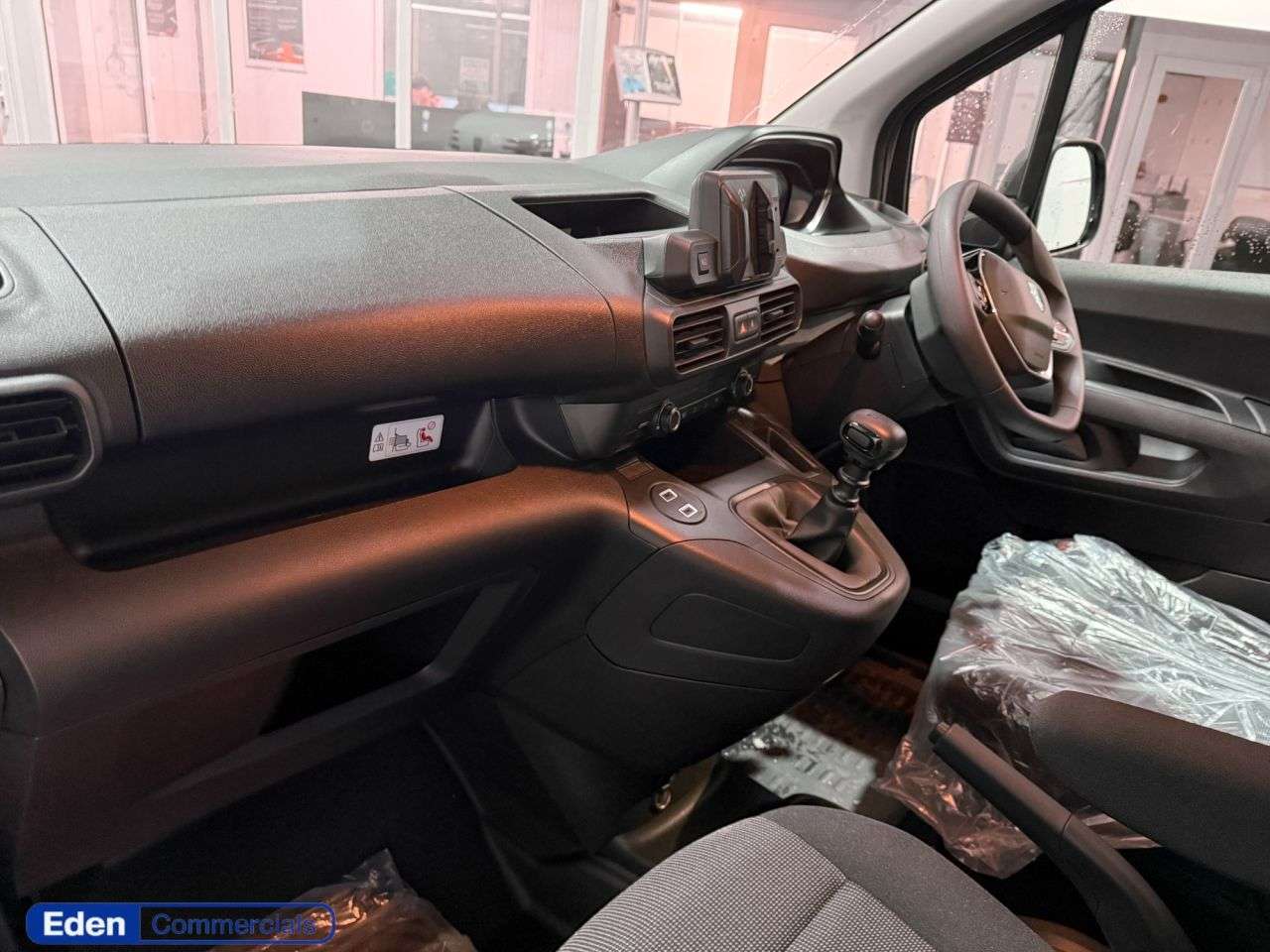 A 2025 PEUGEOT PARTNER 1.5 BlueHDi 850 Professional Long Crew Van Double Cab 5 Seat Crew Van LWB ( A 2025 PEUGEOT PARTNER 1.5 BlueHDi 850 Professional Long Crew Van Double Cab 5 Seat Crew Van LWB (