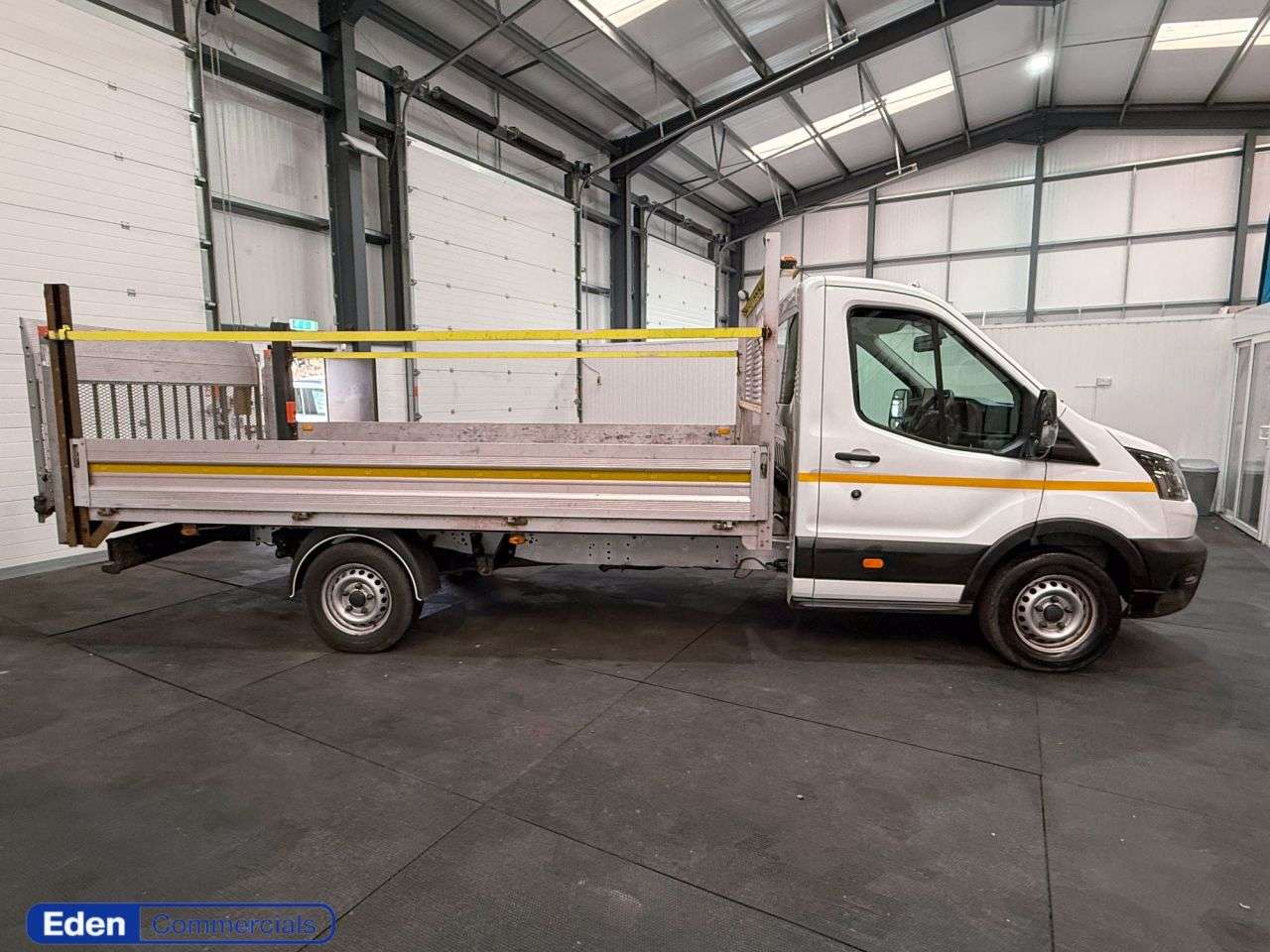 A 2022 FORD TRANSIT 2.0 350 EcoBlue HD Leader Chassis Cab 2dr Diesel Manual RWD L4 Euro 6 (s/s) A 2022 FORD TRANSIT 2.0 350 EcoBlue HD Leader Chassis Cab 2dr Diesel Manual RWD L4 Euro 6 (s/s)