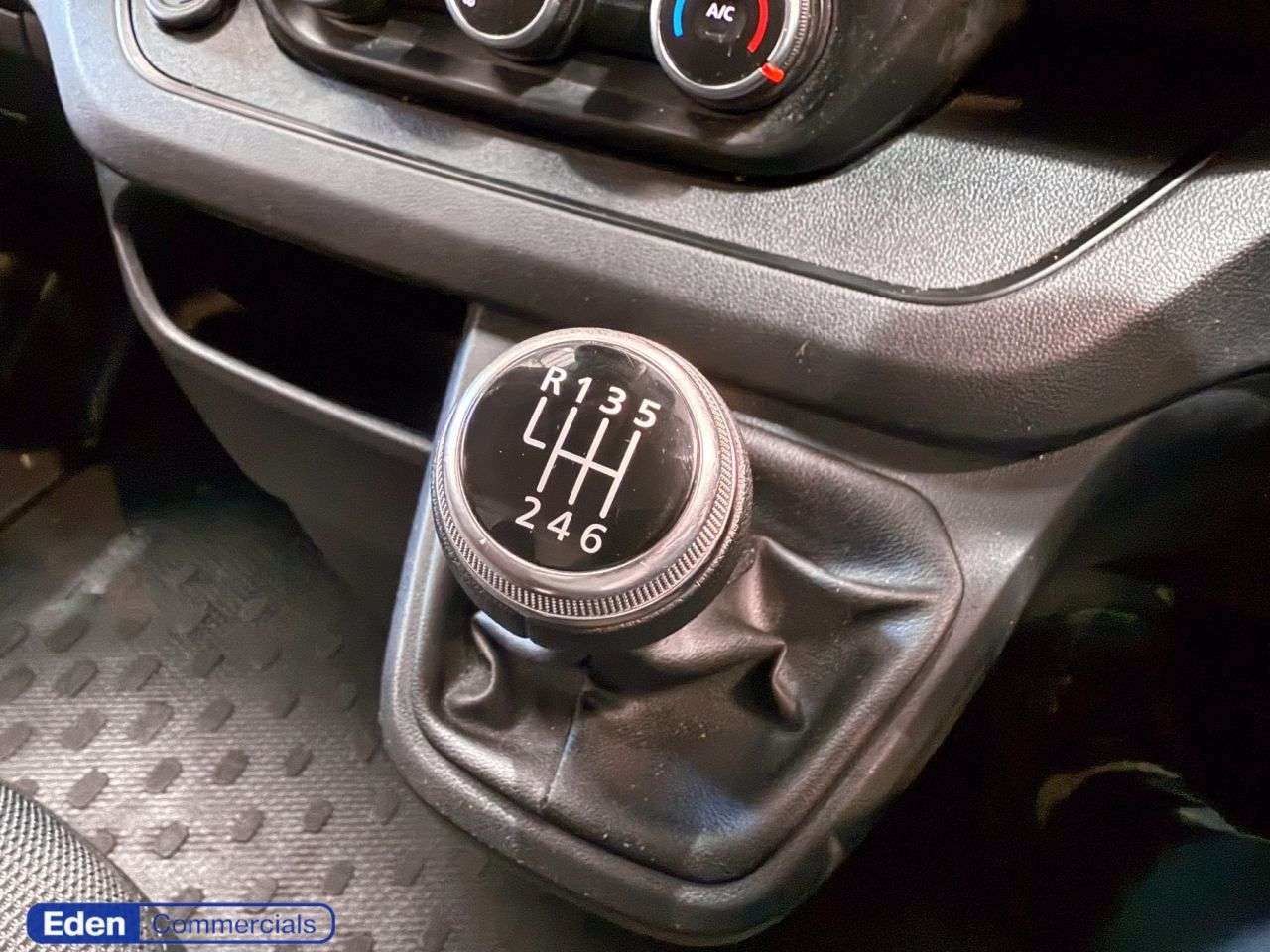 2024 RENAULT TRAFIC 2024 RENAULT TRAFIC