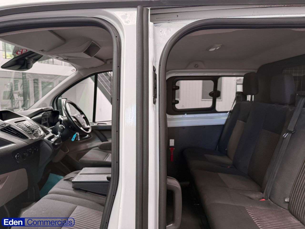 A 2017 FORD TRANSIT CUSTOM 2.0 TDCi 310 Trend L2 H2 (170 g/km, 128 bhp) * 6 SEATER CREW VAN * A 2017 FORD TRANSIT CUSTOM 2.0 TDCi 310 Trend L2 H2 (170 g/km, 128 bhp) * 6 SEATER CREW VAN *