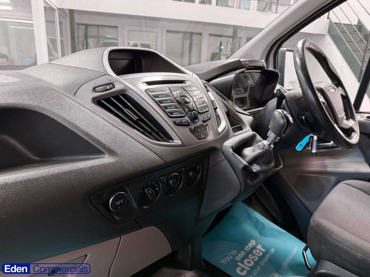 A 2017 FORD TRANSIT CUSTOM 2.0 TDCi 310 Trend L2 H2 (170 g/km, 128 bhp) * 6 SEATER CREW VAN * A 2017 FORD TRANSIT CUSTOM 2.0 TDCi 310 Trend L2 H2 (170 g/km, 128 bhp) * 6 SEATER CREW VAN *