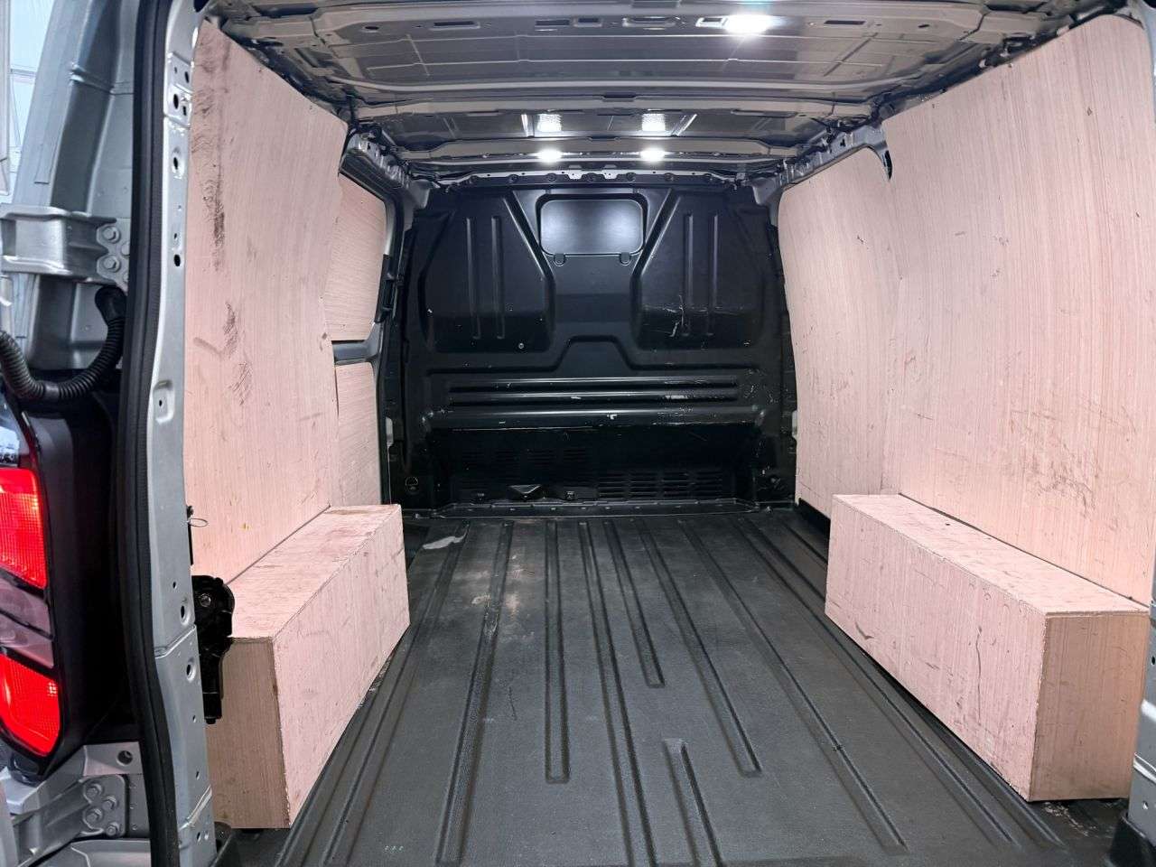 A 2025 FORD TRANSIT CUSTOM 2.0 280 EcoBlue Limited Panel Van Auto L1 H1 Euro 6 (s/s) (136 ps) FORD WAR A 2025 FORD TRANSIT CUSTOM 2.0 280 EcoBlue Limited Panel Van Auto L1 H1 Euro 6 (s/s) (136 ps) FORD WAR