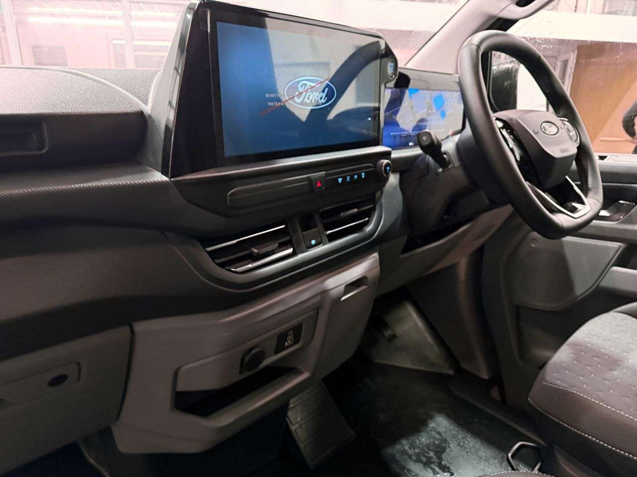 A 2026 FORD TRANSIT CUSTOM 2.5 320 Duratec 11.8kWh Limited Panel Van 5dr Petrol Plug-in Hybrid Auto L1 A 2026 FORD TRANSIT CUSTOM 2.5 320 Duratec 11.8kWh Limited Panel Van 5dr Petrol Plug-in Hybrid Auto L1