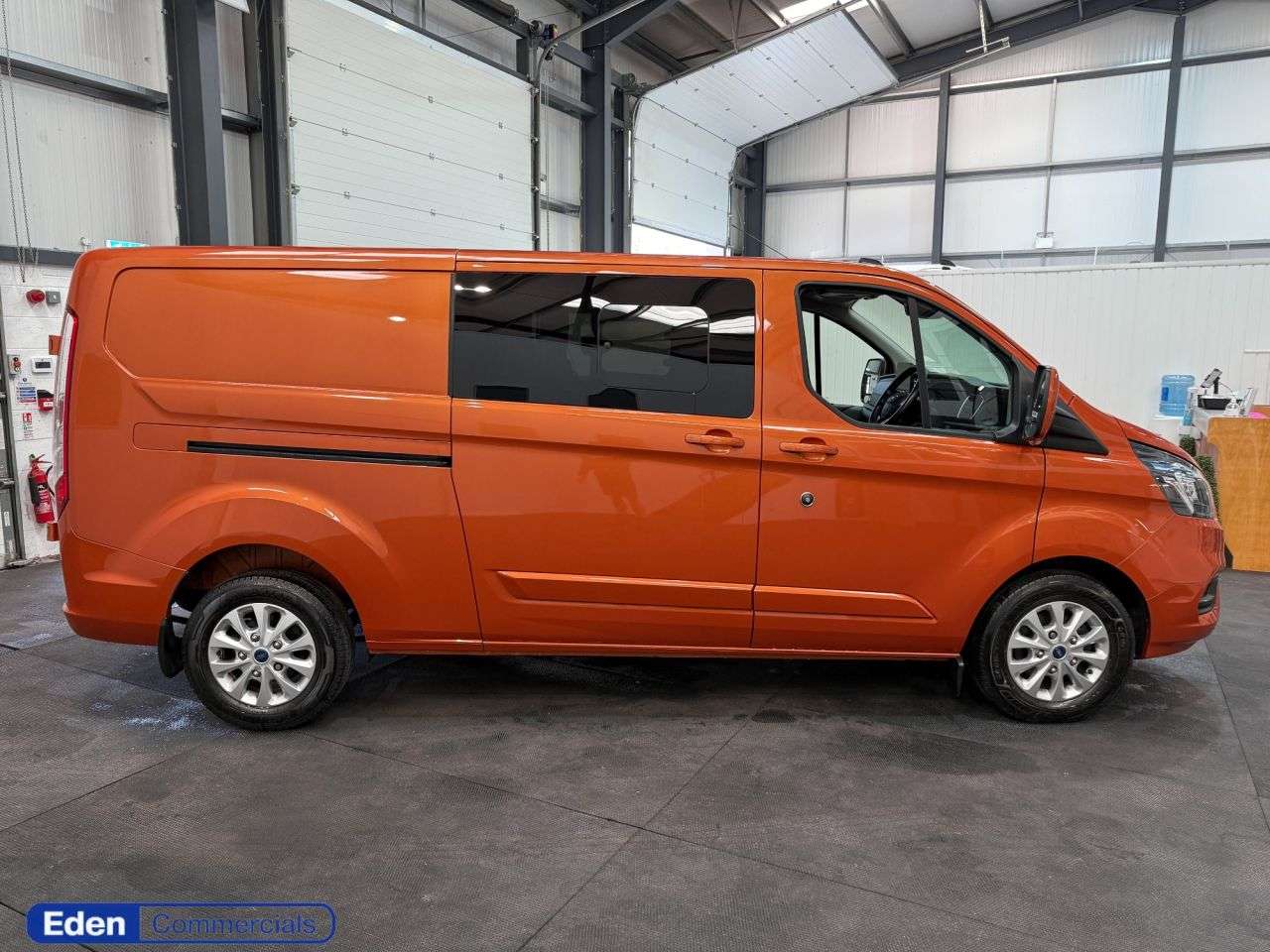 A 2022 FORD TRANSIT CUSTOM 2.0 320 EcoBlue Limited Crew Van Double Cab L2 H1 Euro 6 (s/s) (6 Seat) AIR A 2022 FORD TRANSIT CUSTOM 2.0 320 EcoBlue Limited Crew Van Double Cab L2 H1 Euro 6 (s/s) (6 Seat) AIR