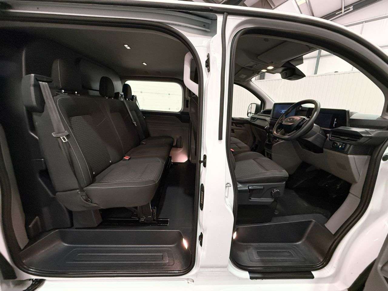 A 2024 FORD TRANSIT CUSTOM 2.0 300 EcoBlue Trend Crew Van Double Cab L2 H1 Euro 6 (s/s) (136 ps) CREW A 2024 FORD TRANSIT CUSTOM 2.0 300 EcoBlue Trend Crew Van Double Cab L2 H1 Euro 6 (s/s) (136 ps) CREW
