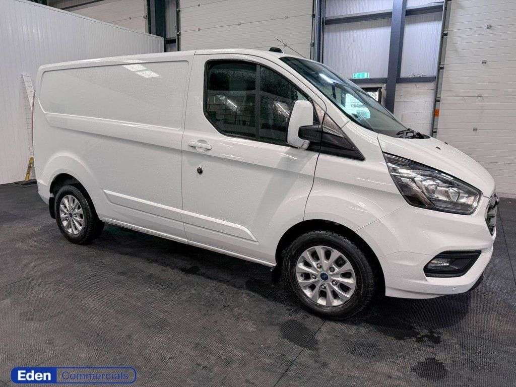A 2022 FORD TRANSIT CUSTOM 2.0 340 EcoBlue Limited Auto L2 H1 Euro 6 (170 ps) AIR CON + CRUISE + AUTO A 2022 FORD TRANSIT CUSTOM 2.0 340 EcoBlue Limited Auto L2 H1 Euro 6 (170 ps) AIR CON + CRUISE + AUTO