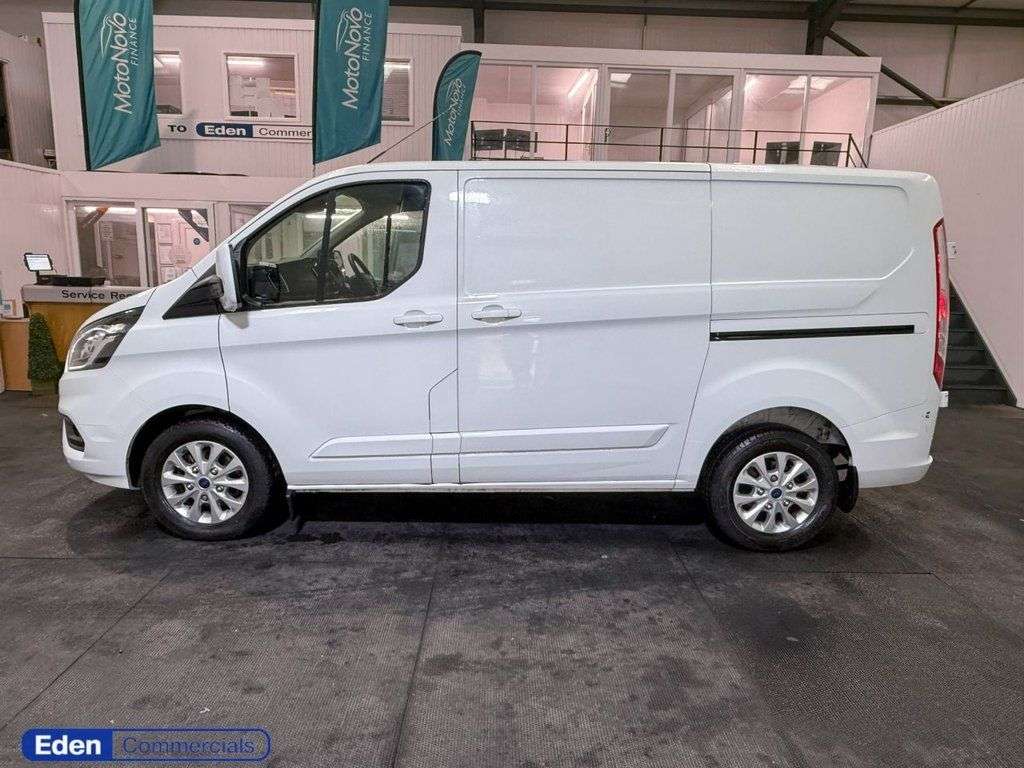 A 2022 FORD TRANSIT CUSTOM 2.0 340 EcoBlue Limited Auto L2 H1 Euro 6 (170 ps) AIR CON + CRUISE + AUTO A 2022 FORD TRANSIT CUSTOM 2.0 340 EcoBlue Limited Auto L2 H1 Euro 6 (170 ps) AIR CON + CRUISE + AUTO