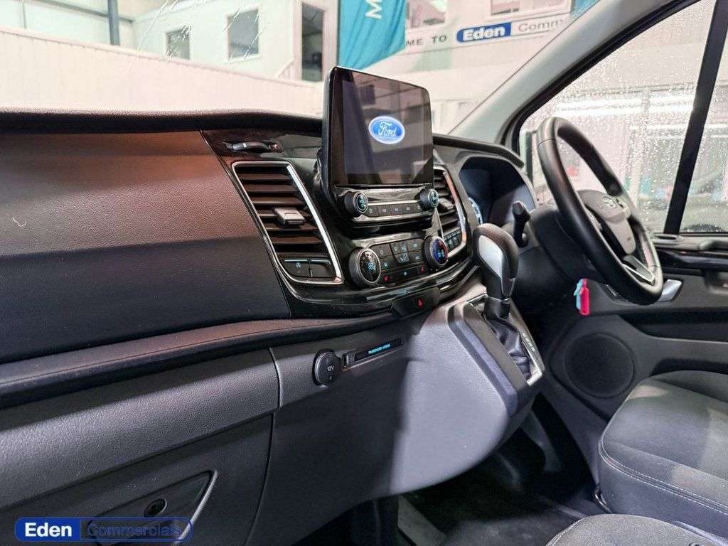 A 2022 FORD TRANSIT CUSTOM 2.0 340 EcoBlue Limited Auto L2 H1 Euro 6 (170 ps) AIR CON + CRUISE + AUTO A 2022 FORD TRANSIT CUSTOM 2.0 340 EcoBlue Limited Auto L2 H1 Euro 6 (170 ps) AIR CON + CRUISE + AUTO