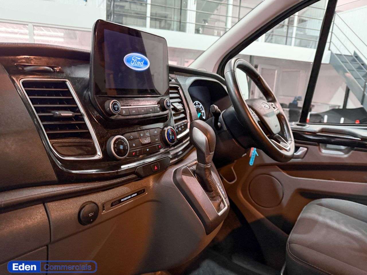 A 2022 FORD TRANSIT CUSTOM 2.0 320 EcoBlue Limited Crew Van Auto L2 H1 Euro 6 (170 ps) 6 SEATER CREW V A 2022 FORD TRANSIT CUSTOM 2.0 320 EcoBlue Limited Crew Van Auto L2 H1 Euro 6 (170 ps) 6 SEATER CREW V